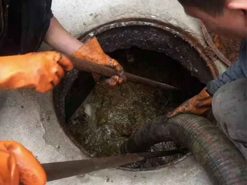 莎车清理化粪池时如何避免沼气的危害?